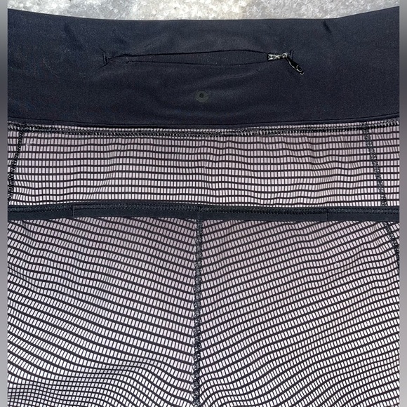 Lululemon speed up low rise size 4 black&white - Picture 4 of 5